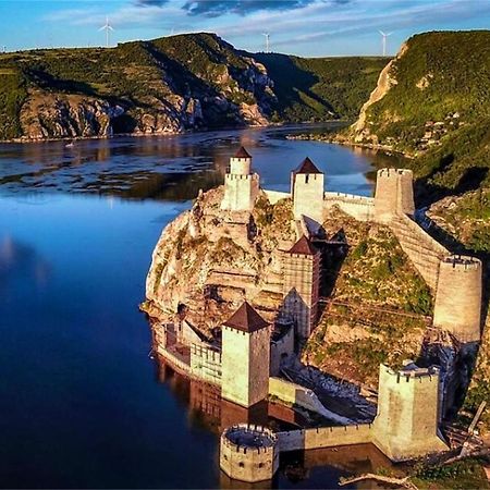Soba Milojkovic Apartment Golubac Bagian luar foto